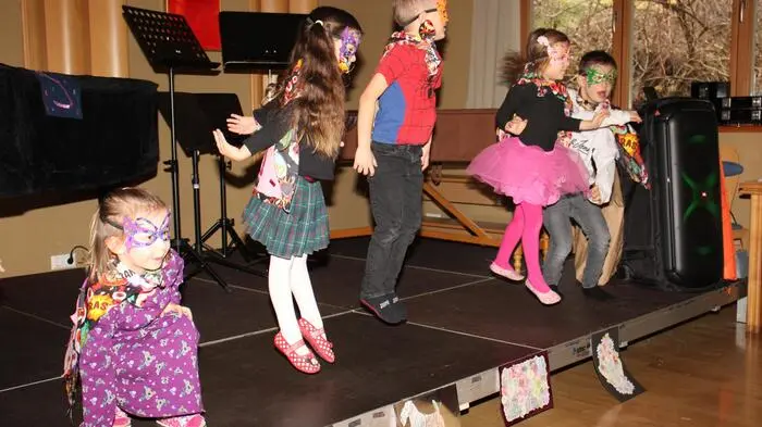 Theaterbegeisterte Kinder konnten zwischen 2. und 5. Jänner in den Räumlichkeiten der Musikschule Ligist spielerisch in die kunterbunte Theaterwelt eintauchen. 