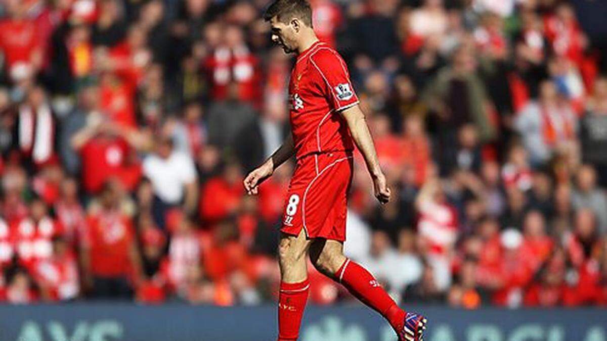 Steven Gerrard musste nach 45 Sekunden vom Feld