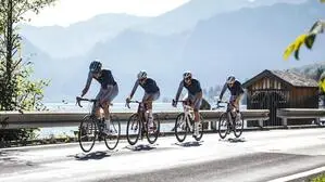 Das Viererteam des „RAD.IUS Cycling Club“ beim Renneinsatz bei „King of the Lake“ am Attersee