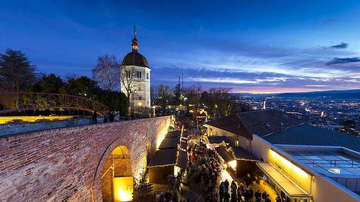 Der stimmungsvolle "Aufsteirern"-Markt am Schloßberg