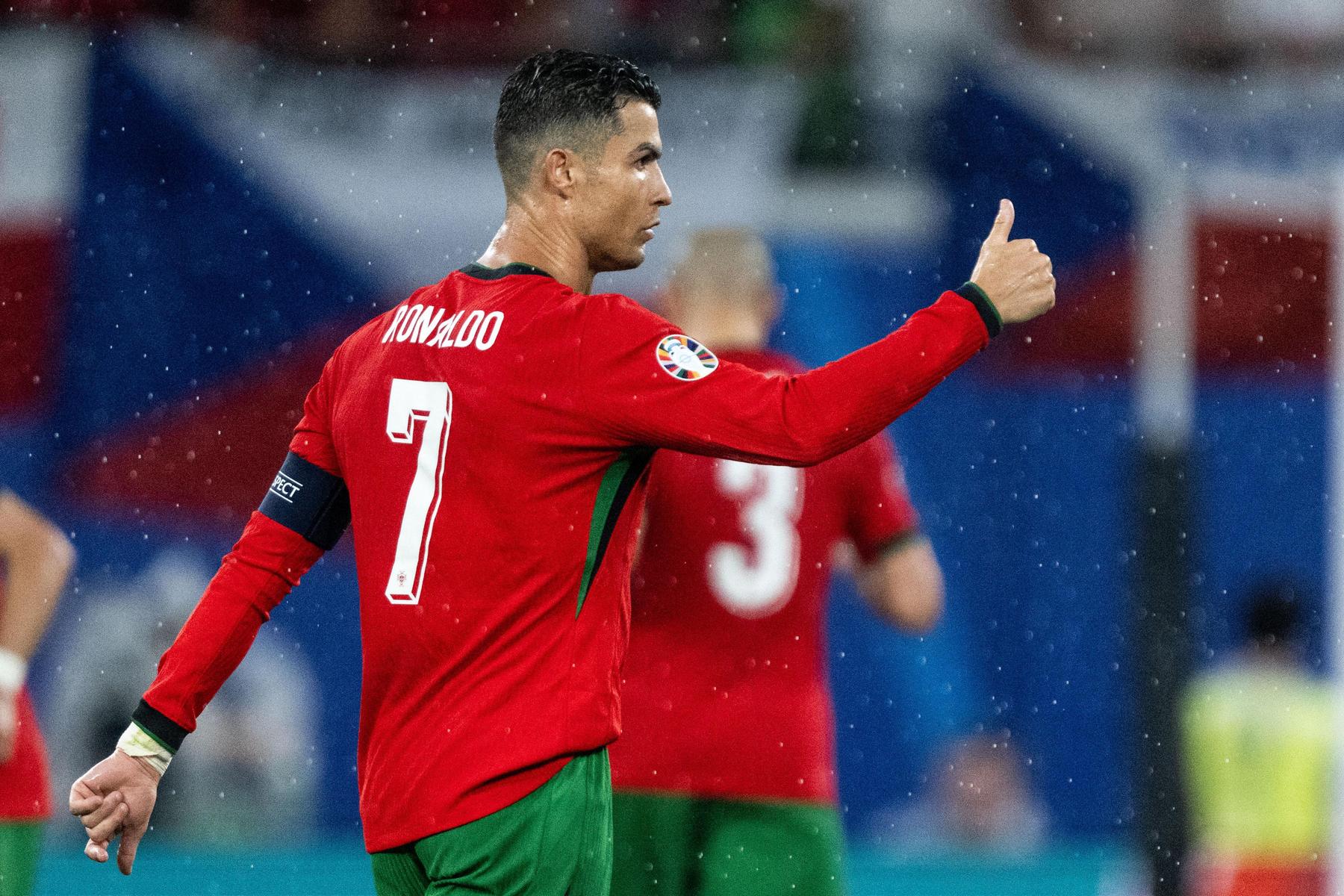Rührende Geste: Ronaldo erfüllt todkrankem Fan vor EM-Spiel gegen Slowenien einen großen Traum