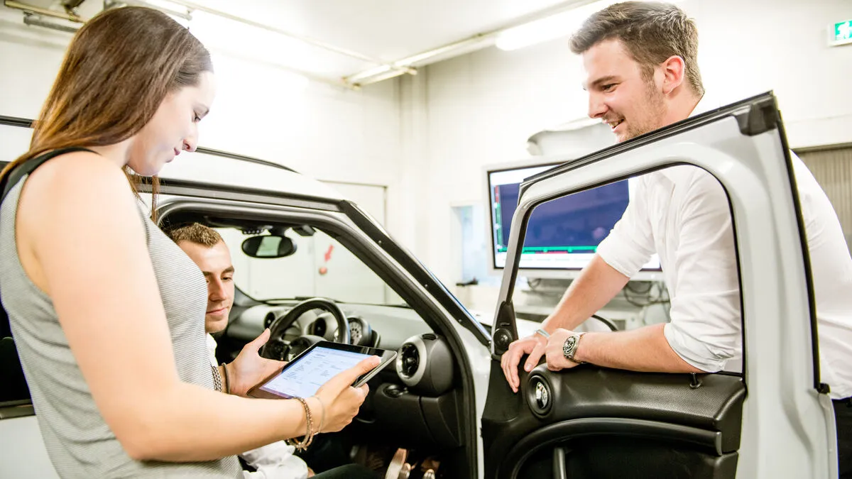 Wie fahren wir in der Zukunft? Am Institut Fahrzeugtechnik wird an der Mobilität von morgen gearbeitet