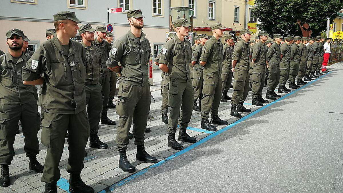 Pioniere bei der Verabschiedungsfeier auf dem Raffaltplatz in Murau