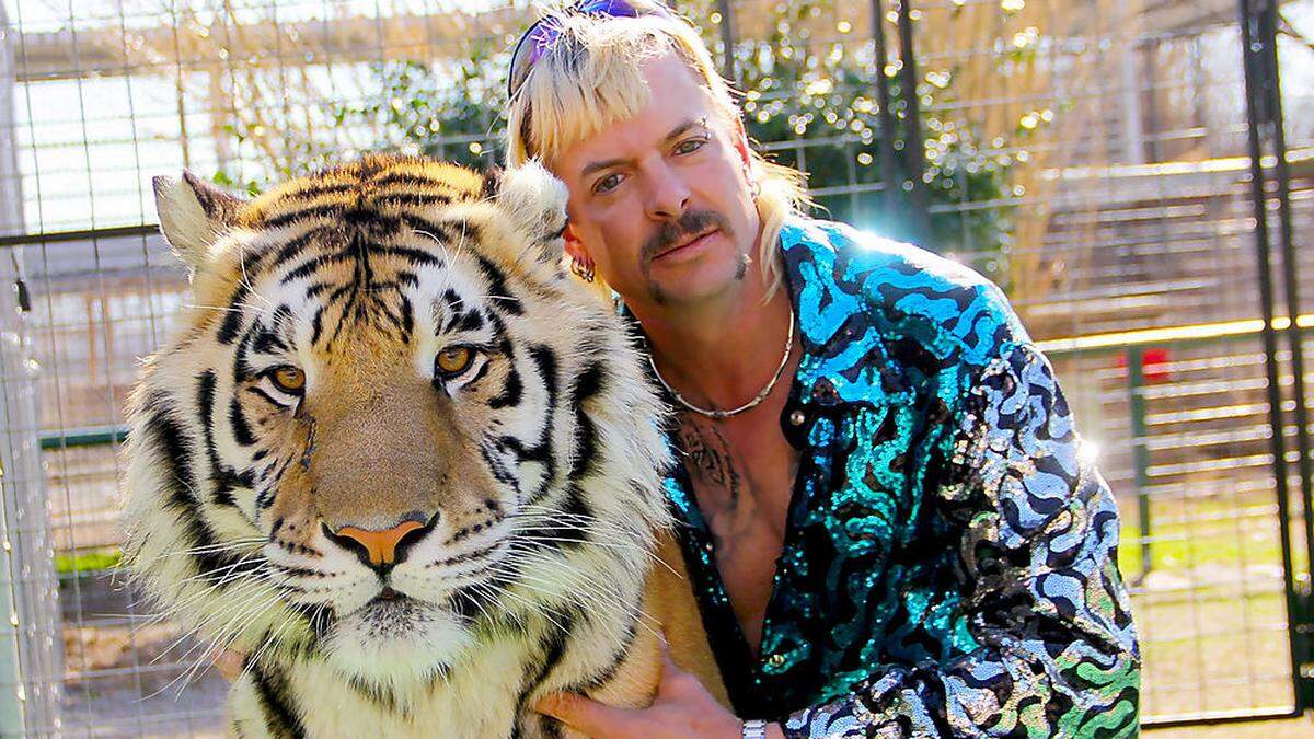 Schadenfreude erlaubt: „Tiger King“ Joe Exotic sitzt selbst im Käfig vulgo Häfn 