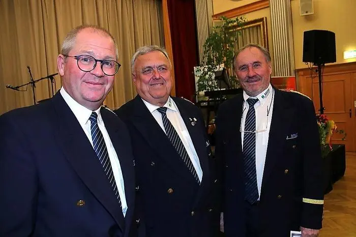 Unter den zahlreichen Besuchern waren auch der Nationalratsabgeordnete Markus Leinfellner, Bürgermeister Bernd Osprian mit seinem Vize Kurt Christof sowie von der Firma Bauer Geschäftsführer Otto Roiss mit Gattin Lina. Der von Matthias Bistan komponierte „Bernd Osprian Marsch“ fand seine Uraufführung, die Partitur wurde an den Bürgermeister übergeben.