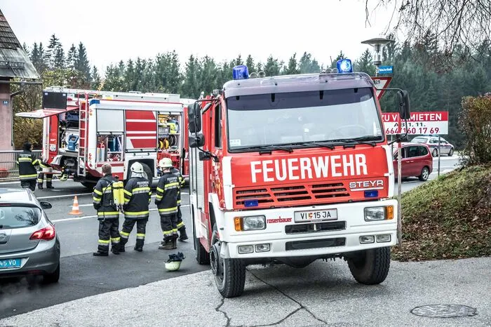 Die FF Damtschach, Föderlach, Wernberg, Lind ob Velden, Velden, Zauchen, St Egyden und Rosegg standen mit zehn Fahrzeugen und 42 Kameraden im Löscheinsatz.