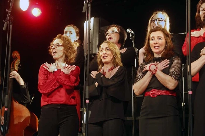 Unter dem Motto „Wie die Zeit vergeht“ verzauberte der 23-köpfige stimmgewaltige Chor das Publikum...