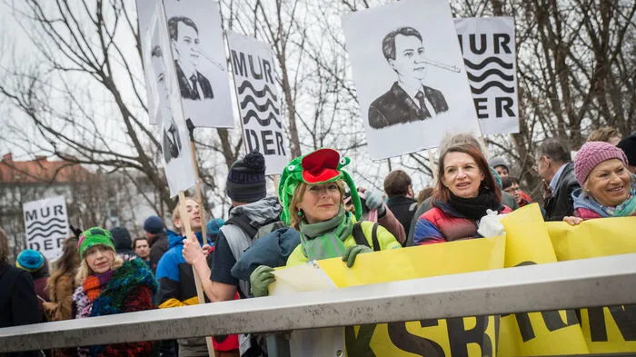 Das Ernste mit dem Lustigen verbinden: Das wollte "rettet die Mur" mit dem Faschings-Mur-Marsch gegen das Murkraftwerk.