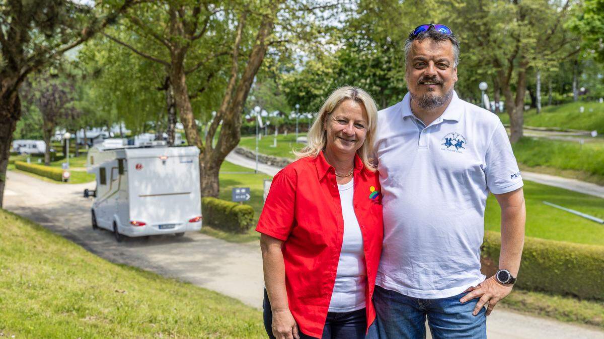 Barbara Ertl und Marcus Hartinger sind stolz auf ihren frisch sanierten Campingplatz