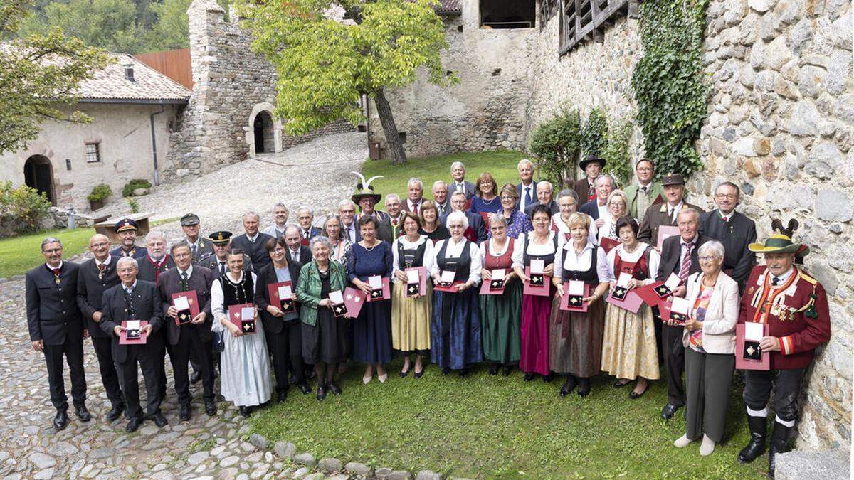 47 Personen aus Tirol und Südtirol wurden heute mit dem Verdienstkreuz des Landes Tirol ausgezeichnet