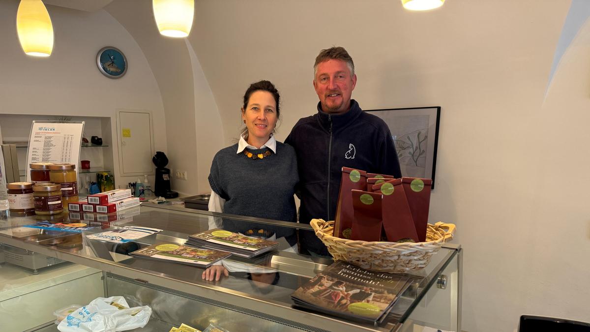 Eva Maria und Hannes Igler öffneten nach zwei Jahren am Freitag wieder die Pforten ihres Geschäfts in Leoben