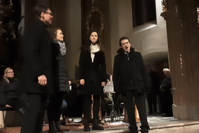 Zu Beginn des Adventkonzertes bedankte sich die Obfrau der Sängerrunde Pöllau, Barbara Stroitz-Bacher, bei der Pfarre Mariahof für die Bereitschaft, in der Kirche diesen Abend gestalten zu dürfen.