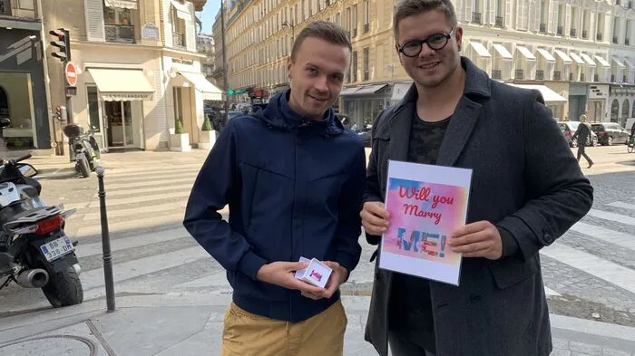 In der Stadt der Liebe - Paris - wurde das Liebesglück von Dominic Etschmeier aus Köflach (links) und Freund Patrick perfekt.