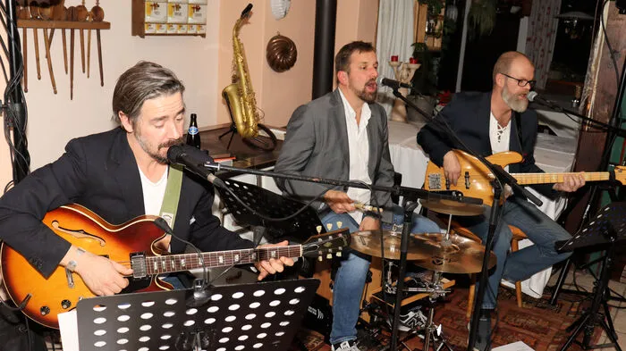 Unter dem Motto "Guat g'redt und sauwa g'schpült" genossen die Besucher bei Fish &amp; Gigs einen musikalischen Abend im Ligister Schilcherhof.