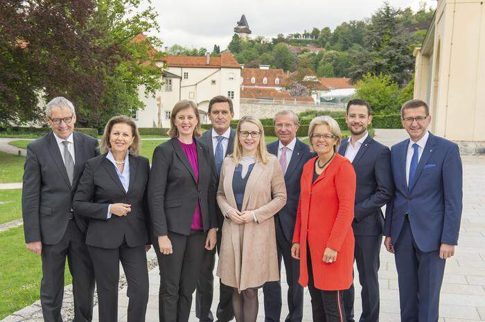 Die Wirtschaftsreferenten der Bundesländer mit Ministerin Margarete Schramböck in Graz