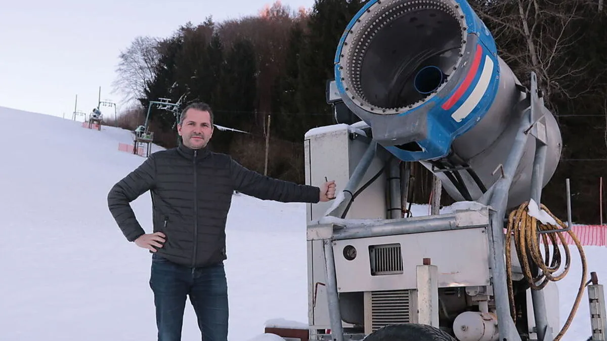 Schneemeister und Obmann Thomas Kienreich