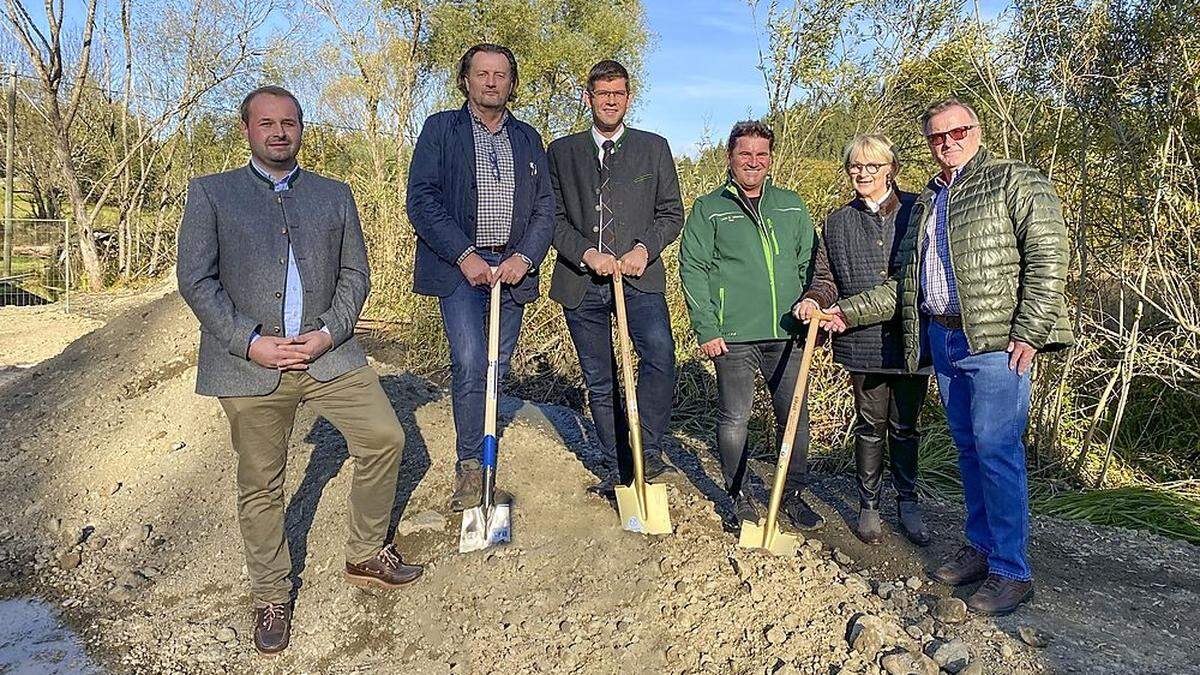 Von links: Michael Plesiutschnig, Bürgermeister Franz Pirolt, Landesrat Martin Gruber, Bauleiter Thomas Duller, Vizebürgermeisterin Emilis Selinger und Oskar Gruber