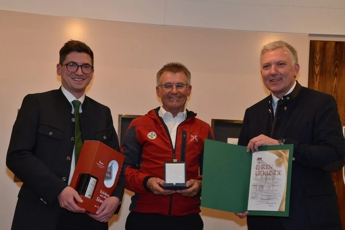 Die Ehrungen der Persönlichkeiten nahmen Bürgermeister Thomas Kalcher und Vizebürgermeister Martin Moser vor.