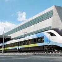 Die mehrheitlich private Westbahn wird dank des Koralmtunnels zwischen der Steiermark und Kärnten auch zur Südbahn: Ab 1. März 2026 geht es fünfmal täglich von Wien Hauptbahnhof über Graz und Klagenfurt nach Villach