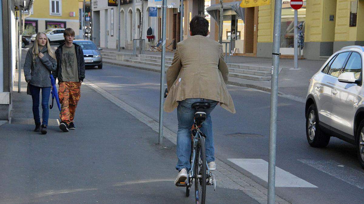 Radfahrer, die gegen die Einbahn unterwegs sind lösen noch einige Verwunderung aus