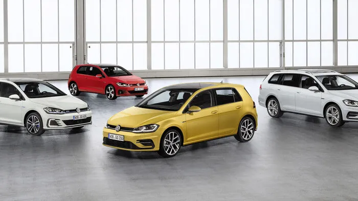Die Wolfsburger haben die siebte Generation des Bestsellers VW Golf aufgefrischt. Im Fokus für das Modelljahr 2017 steht dabei – parallel zu neuen Motoren, einem geschärften Design und neuen Assistenzsystemen – eine komplett neue Generation der Infotainmentsysteme.
