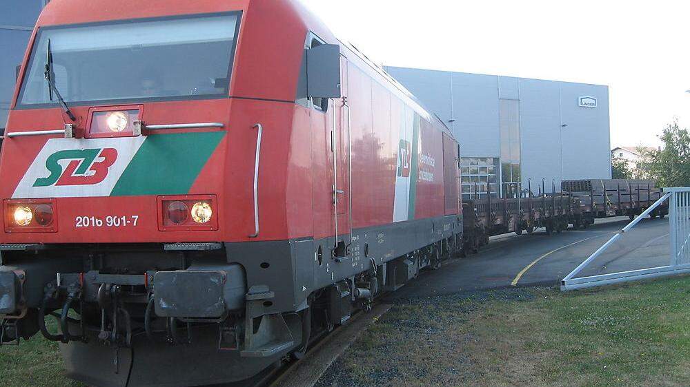 Derzeit fährt die Steiermärkische Landesbahn mit dem Güterverkehr auf der Strecke