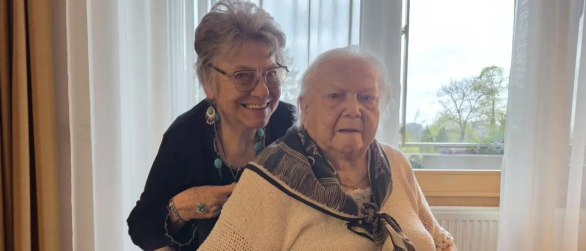 Rosalinde Gollenz gemeinsam mit Tochter Gertraude Scheer