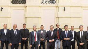 Die elf von Landeshauptmann Günther Platter angelobten Bürgermeister aus Tirol 