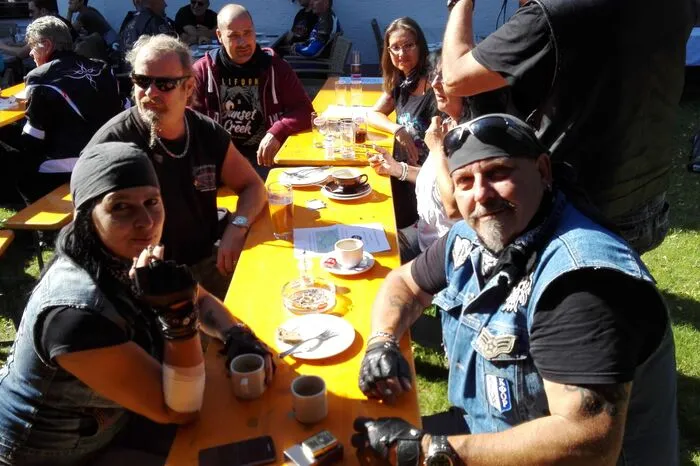 Bei Musik genossen die Besucher den Tag in den Nockbergen.