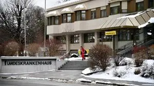 ABD0011_20190403 - ROTTENMANN - ÖSTERREICH: ++ THEMENBILD ++ Aussenansicht des Landeskrankenhauses in Rottenmann, am Dienstag, 12. März 2019. Rund 62.000 Bürger des obersteirischen Bezirkes Liezen stimmen kommenden Sonntag bei einer Volksbefragung über die Errichtung eines geplanten Leitspitals ab. - FOTO: APA/BARBARA GINDL