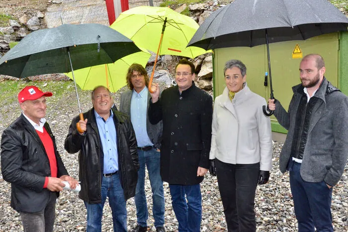 Bei der Inbetriebnahme durch Öko-Strompionier Wilfried Klauss kamen die Grünen-Spitzenkandidatin Ulrike Lunacek sowie Landesrat Rolf Holub, Nationalrat Matthias Köchl und Landtagsabgeordneter Michael Johann auf den Plöckenpass.