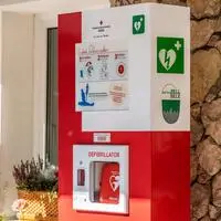 Ein Defibrillator kann Leben retten