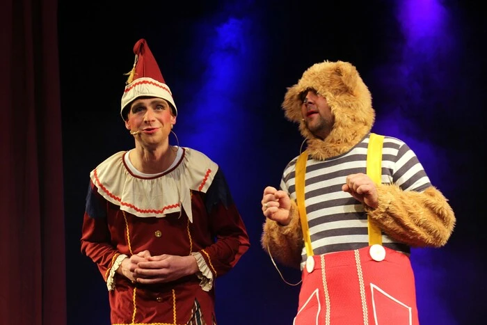 "Kasperl und Petzi" (Philipp Jörl und Thomas Seelaus) eröffneten