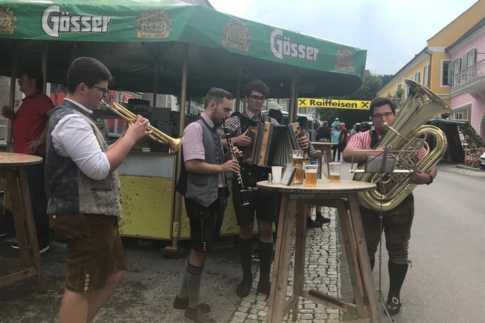 Für die kleinen Besucher wurde wieder ein eigenes Programm mit Schnitzeljagd und Kinderschminken zusammengestellt.