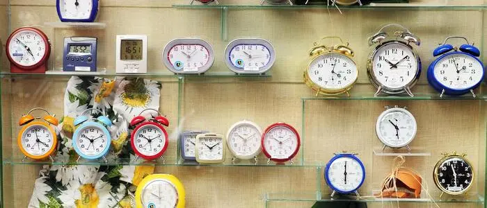 Die physikalische Zeit existiert seit dem Urknall vor rund 13,8 Milliarden Jahren, die „menschliche Zeit“ gibt es seit rund 4.000 bis 5.000 Jahren