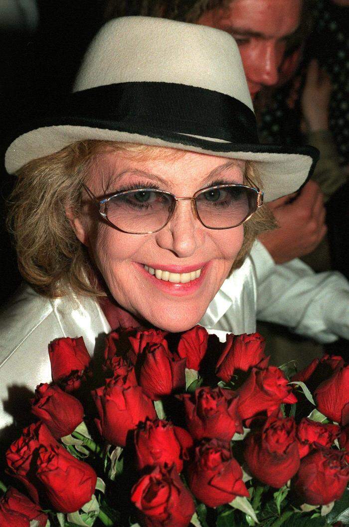 Rote Rosen für Hildegard Knef anno 1995. Sie starb 2002