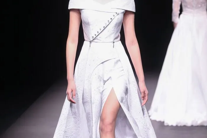Models präsentieren Modekreationen von Zhang Zhifeng für Frühling und Sommer 2019 auf der China Fashion Week in Chinas Hauptstadt Beijing.