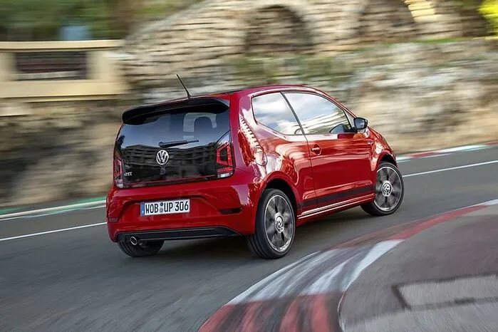Ein echter GTI braucht natürlich ein Sportfahrwerk, das 15 Millimeter tiefer liegt. Die Serienversion wird Anfang 2018 auf den Markt kommen.