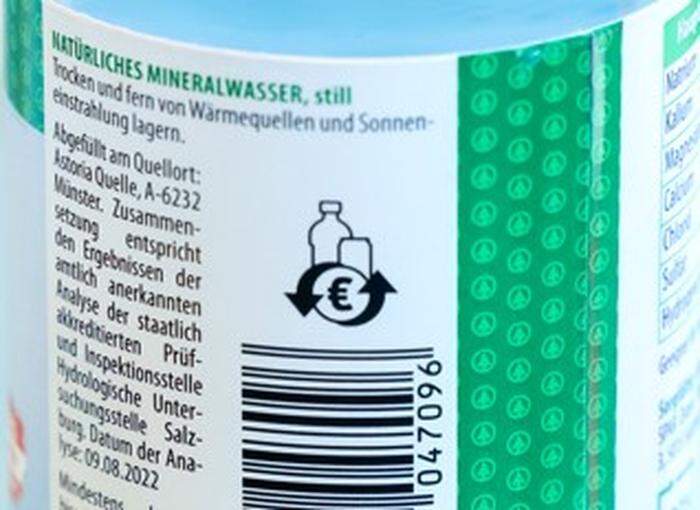 Entscheidend ist dieses Logo, das eine Plastikflasche und Dose zeigt und darunter ein Euro-Zeichen