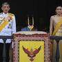 Das thailändische Königspaar. Die &quot;Snoopy&quot;-Fingernägel von Suthida Tidjai sind auf dem Foto leider nicht zu sehen