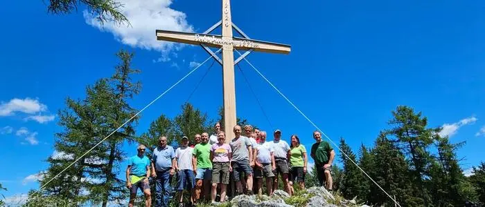Anfang Juli wurde das neue Gipfelkreuz am Patscha aufgestellt, am 23. August wird es gesegnet