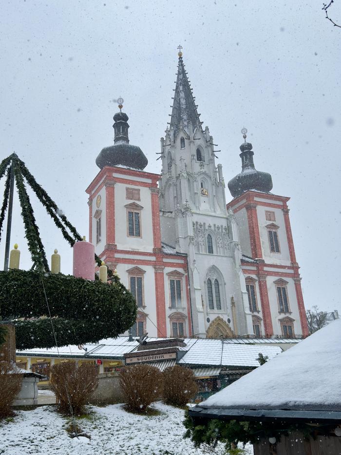 Im Laufe des Vormittags wurde der Schneefall in Mariazell stärker