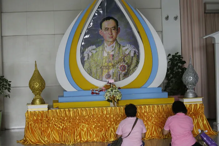 König Bhumibol Adulyadej der Große war der am längsten amtierende Staatsoberhaupt der Welt - vor Elisabeth II. von Großbritannien (seit 1952).