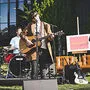 Der Nino aus Wien plus Haberer spielte im Hof des Styria Media Center in Graz auf	