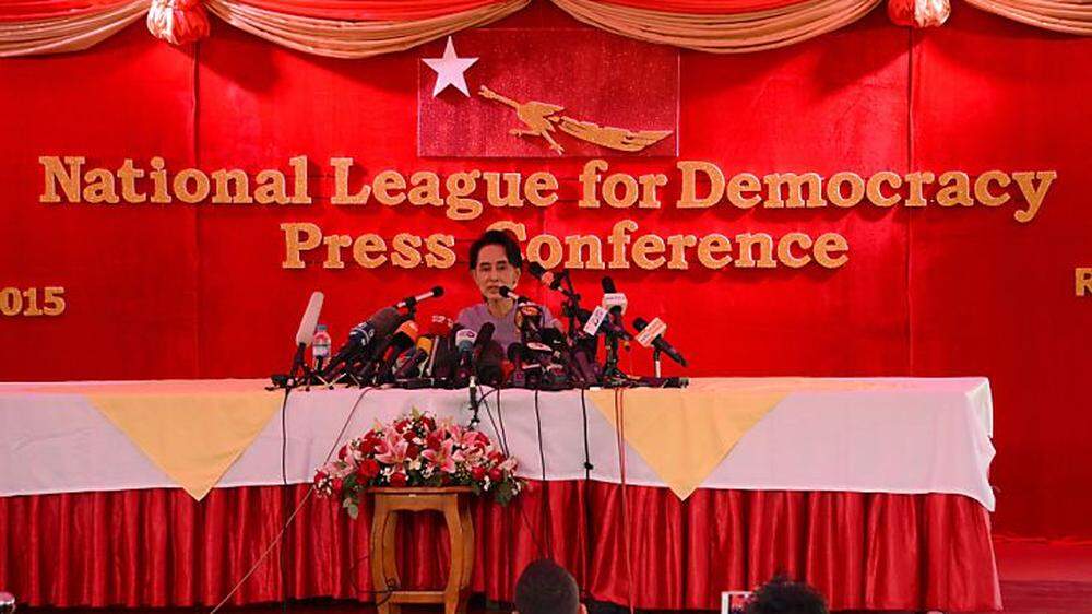 Suu Kyi will der Regierung vorstehen und den Staatschef der Regierungslinie verpflichten
