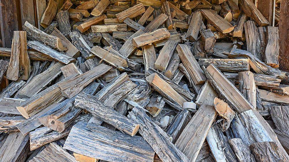 Die Nachfrage nach Brennholz steigt, die Lieferzeiten werden länger