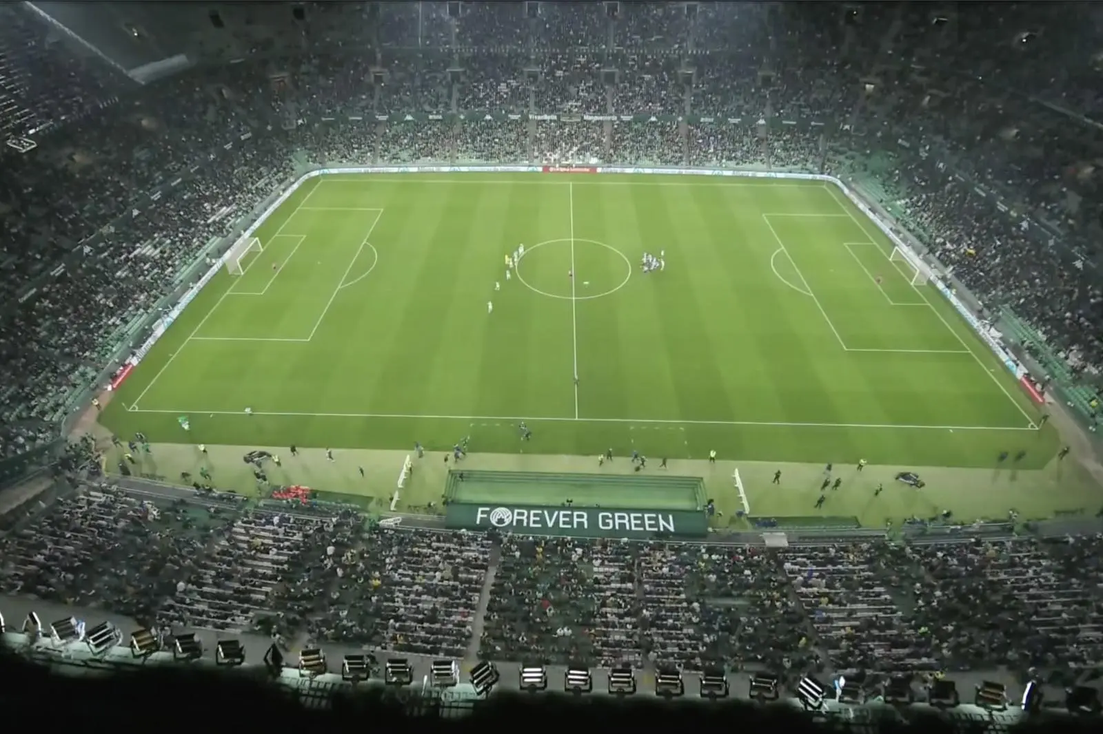 Das Estadio Benito Villamarin in Sevilla steht unter dem Motto Forever Green.