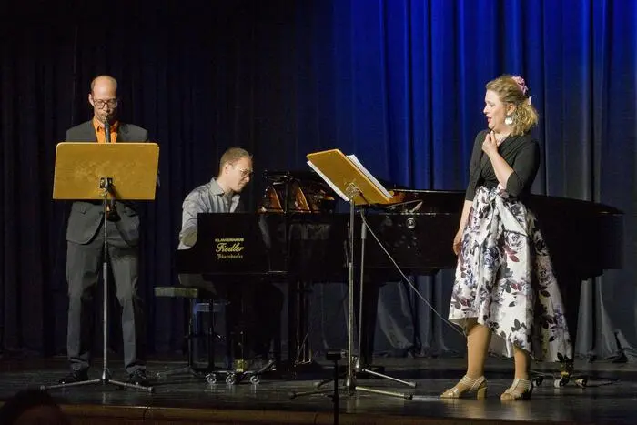 Das Trio Angelika Niakan (Gesang), David Lehner (Klarinette) und Stefan Gurtner (Klavier) überzeugte mit Werken von Schubert, Spohr, Strauss und anderen Meistern des 19. Jahrhunderts.