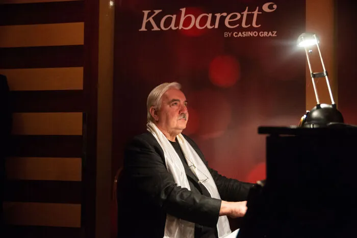 ... und alle gemeinsam wurden wie stets von Gerhard Wacker am Klavier durch den Abend geführt.