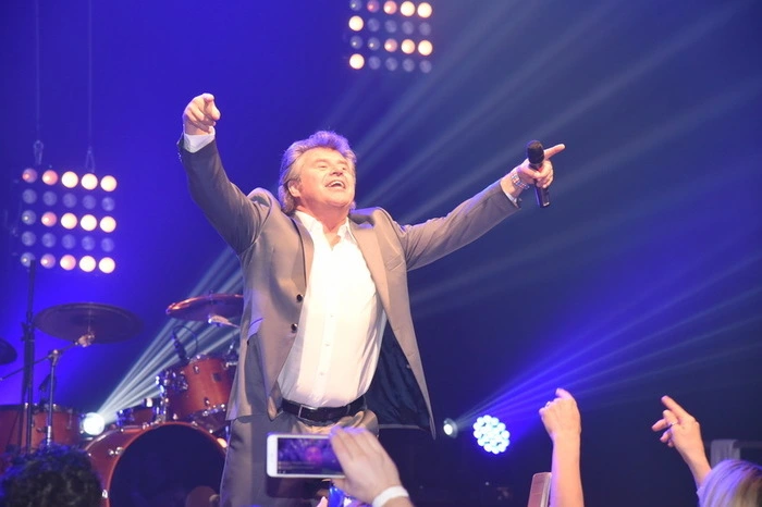 ... ehe Vanessa Mai und vor allem „Mister Musikantenstadl“ Andy Borg mit seinen Hits wie „Adios Amor“, „Die Fischer von San Juan“ oder „Die berühmten drei Worte“ die Halle zum Beben brachten.